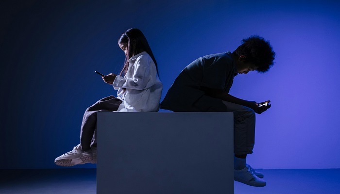 Tech Giants Envision Future Beyond Smartphones